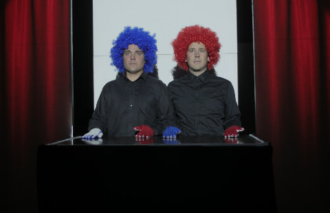 Nadar-Rot-Blau-credit-Van-Gerwenn-460×310-1